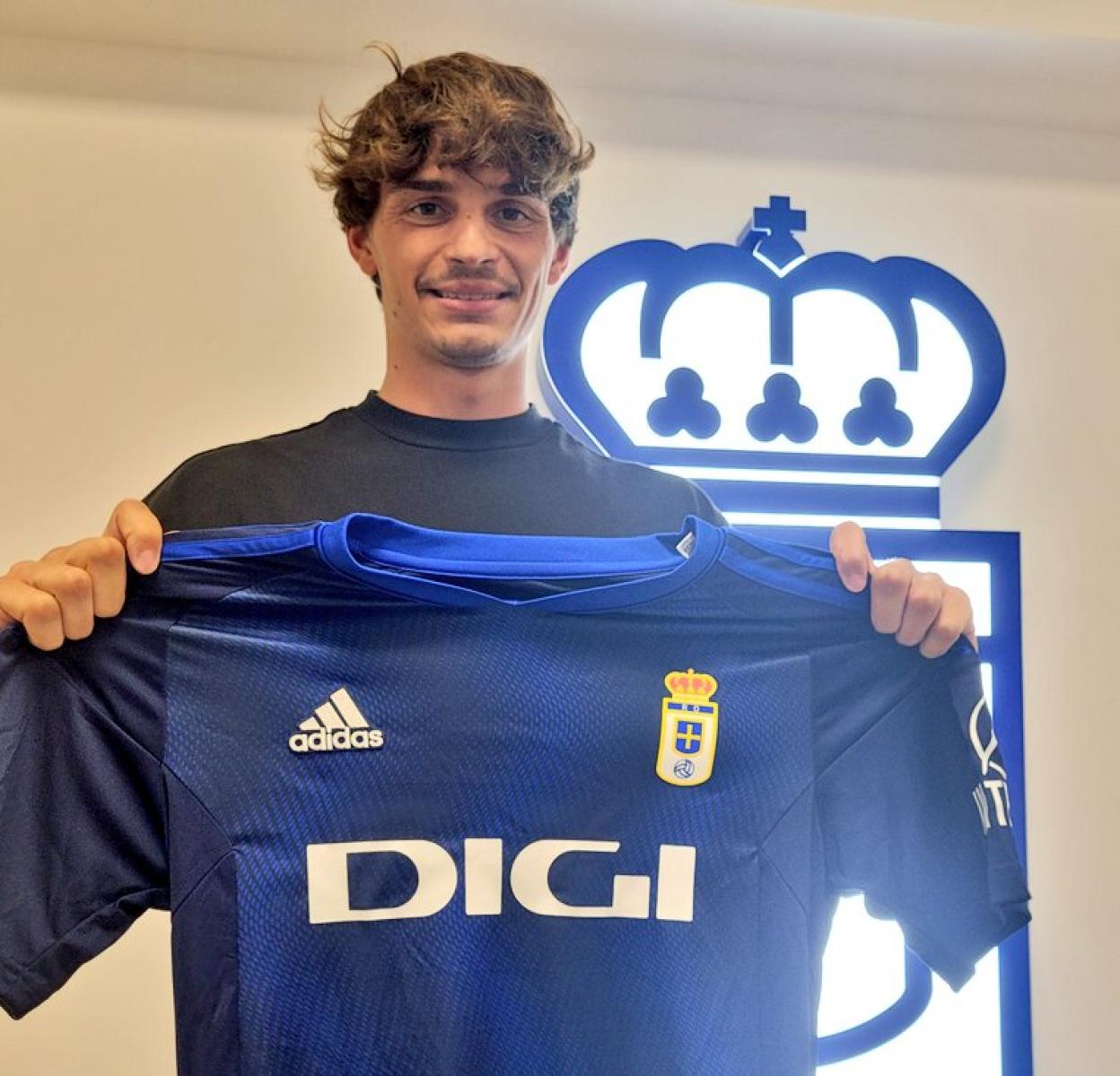 El Real Oviedo oficializa la incorporación de Oier Luengo El Comercio